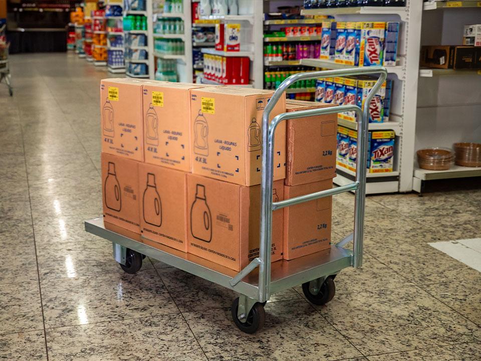 Carrinhos de compras reforçados para grandes volumes