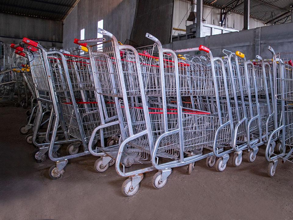 Manutenção de carrinhos de supermercado danificados