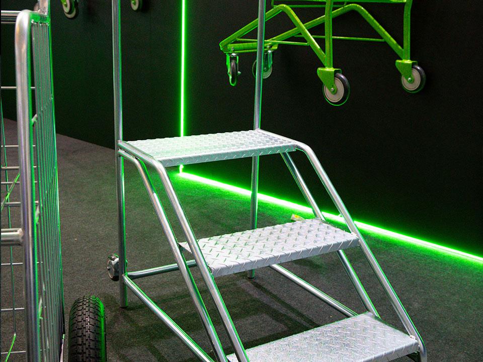 Escada para abastecimento de mercado com padrão industrial