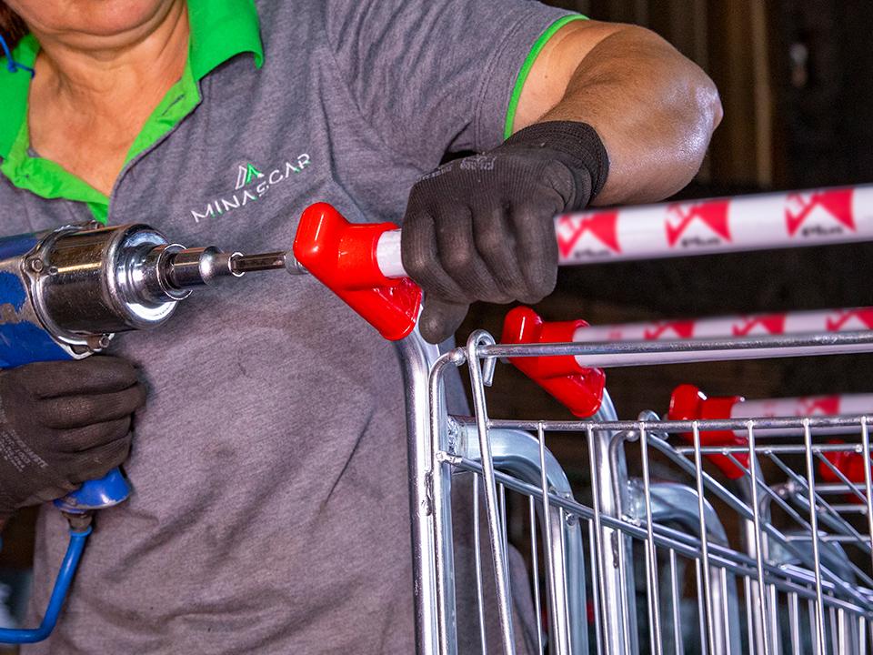 Estrutura reforçada dos carrinhos e melhoria da experiência no ponto de venda