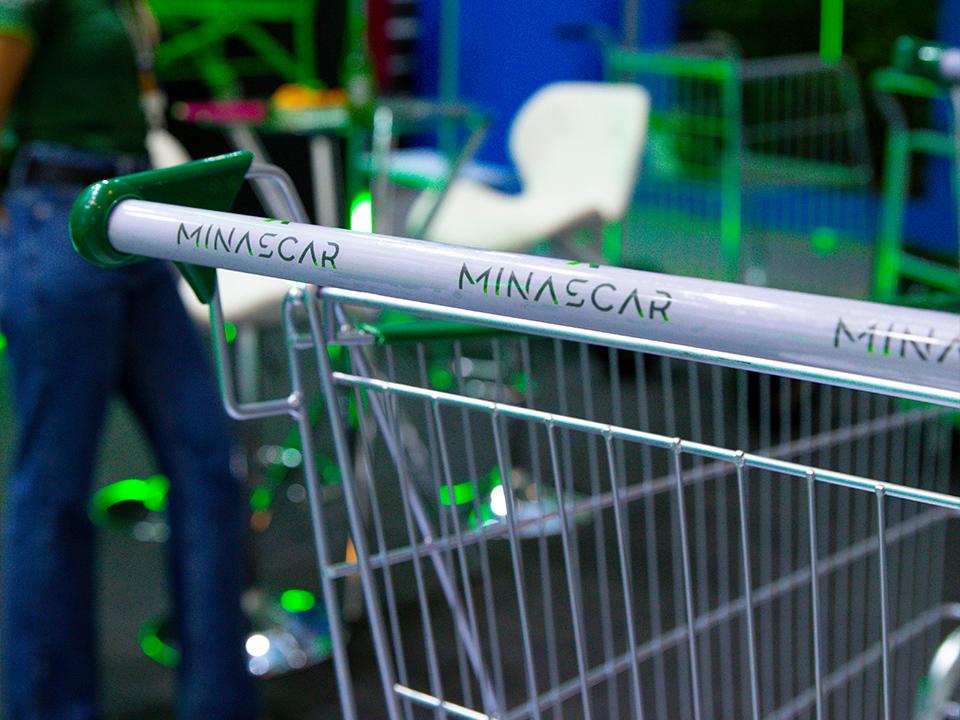 Como os Cabos Personalizados Valorizam os Carrinhos Industriais